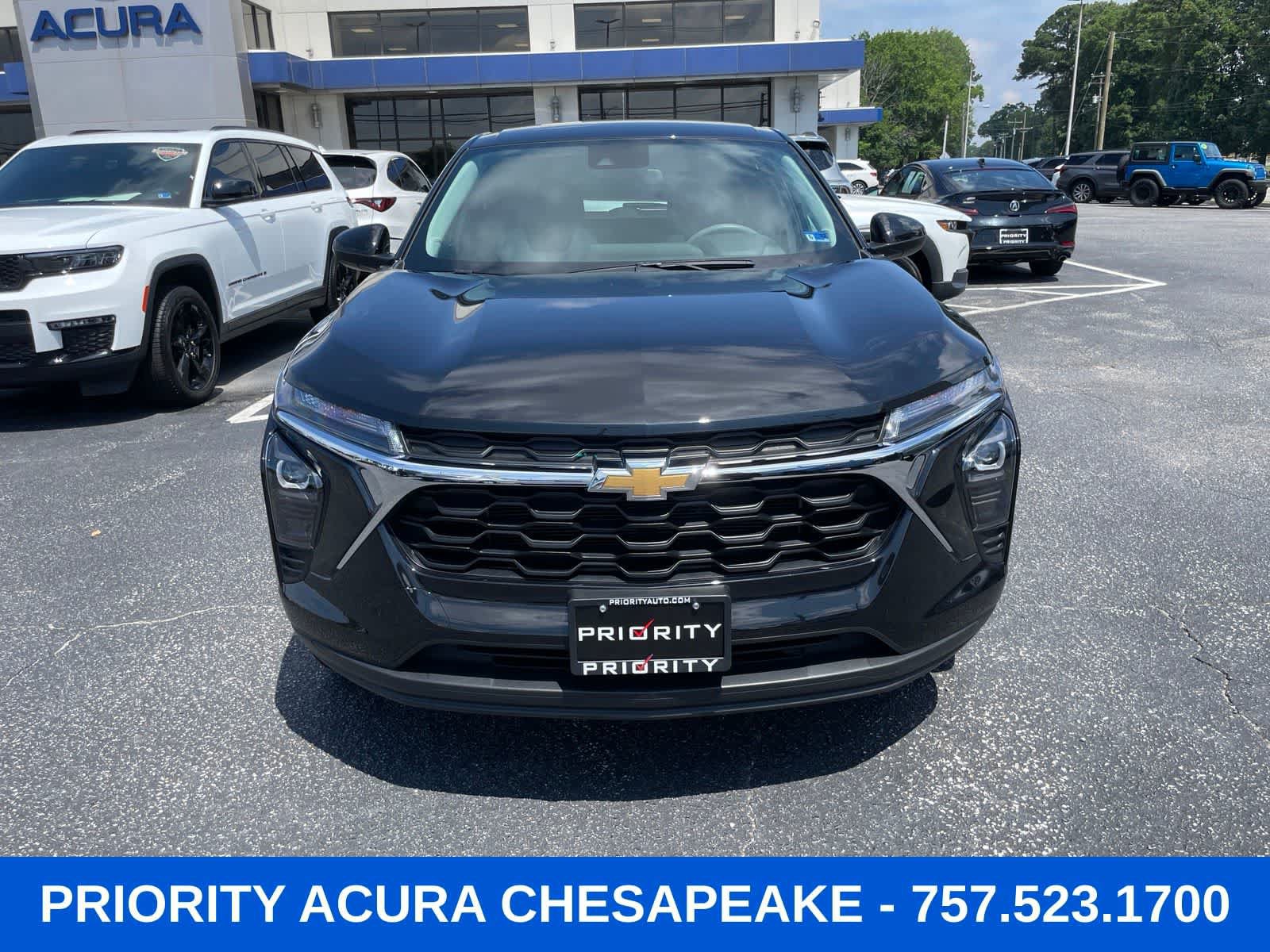 Used 2025 Chevrolet Trax LS w/ LS Convenience Package FWD image 8