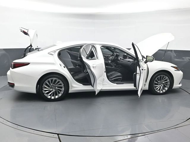 Used 2021 Lexus ES 300h w/ Accessory Package image 57