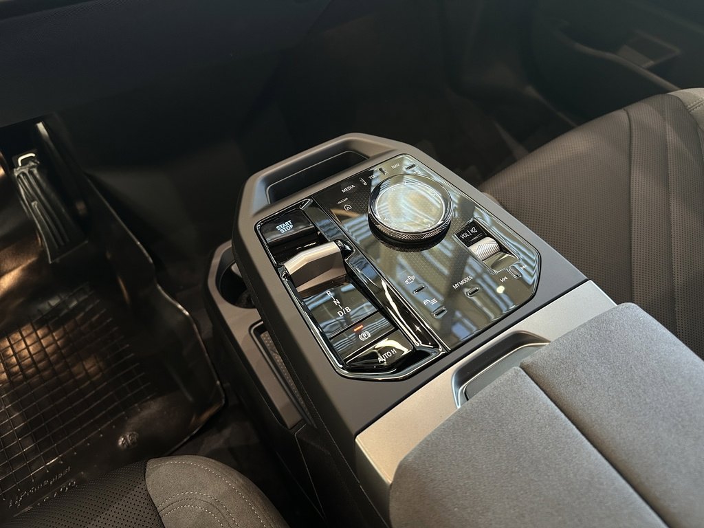 New 2026 BMW iX xDrive45 image 10