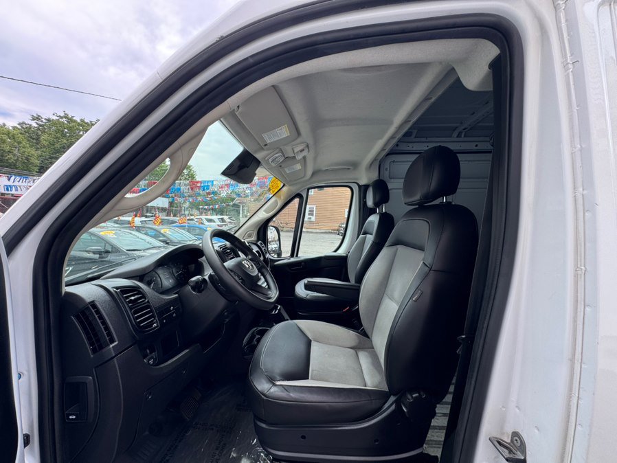 Used 2024 RAM ProMaster 2500 w/ Convenience Group FWD image 9