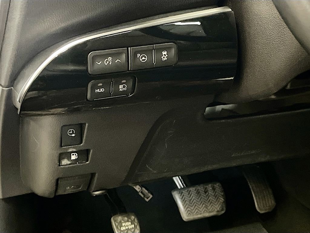 Used 2021 Toyota Prius Prime Limited w/ Carpet Mat Package (TMS) image 10