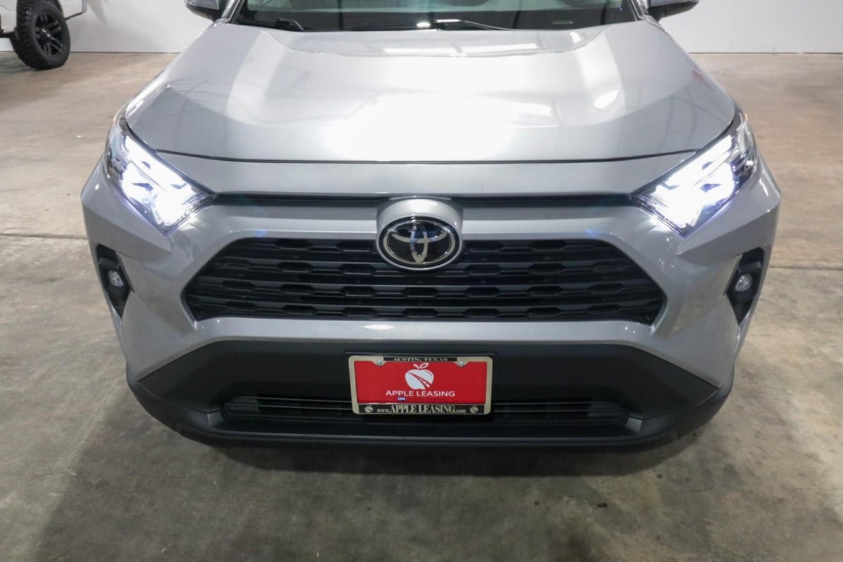 Used 2025 Toyota RAV4 XLE Premium FWD image 4