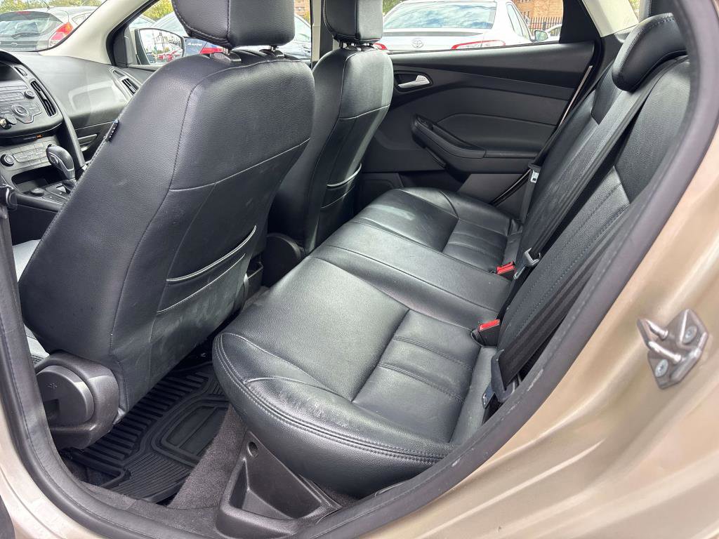 Used 2018 Ford Focus SE w/ SE Appearance Package image 8