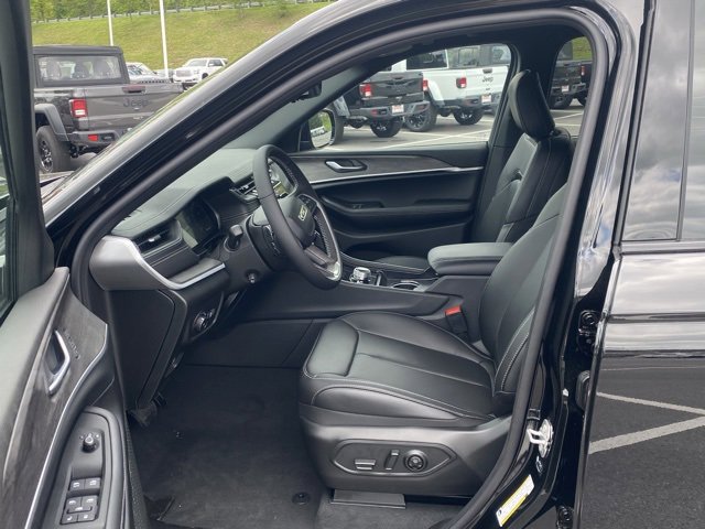 New 2025 Jeep Grand Cherokee L Limited w/ Luxury Tech Group II image 16