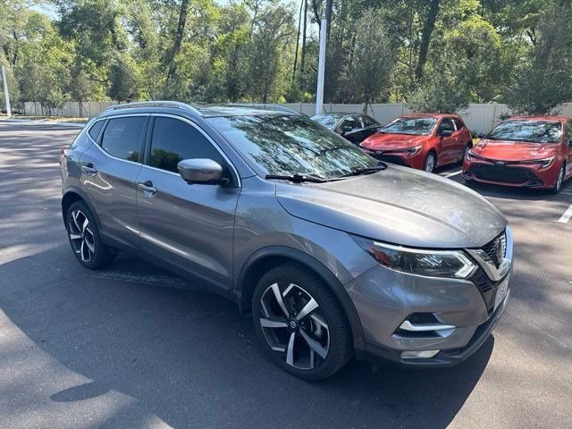 Used 2020 Nissan Rogue Sport SL w/ Premium Package FWD image 3