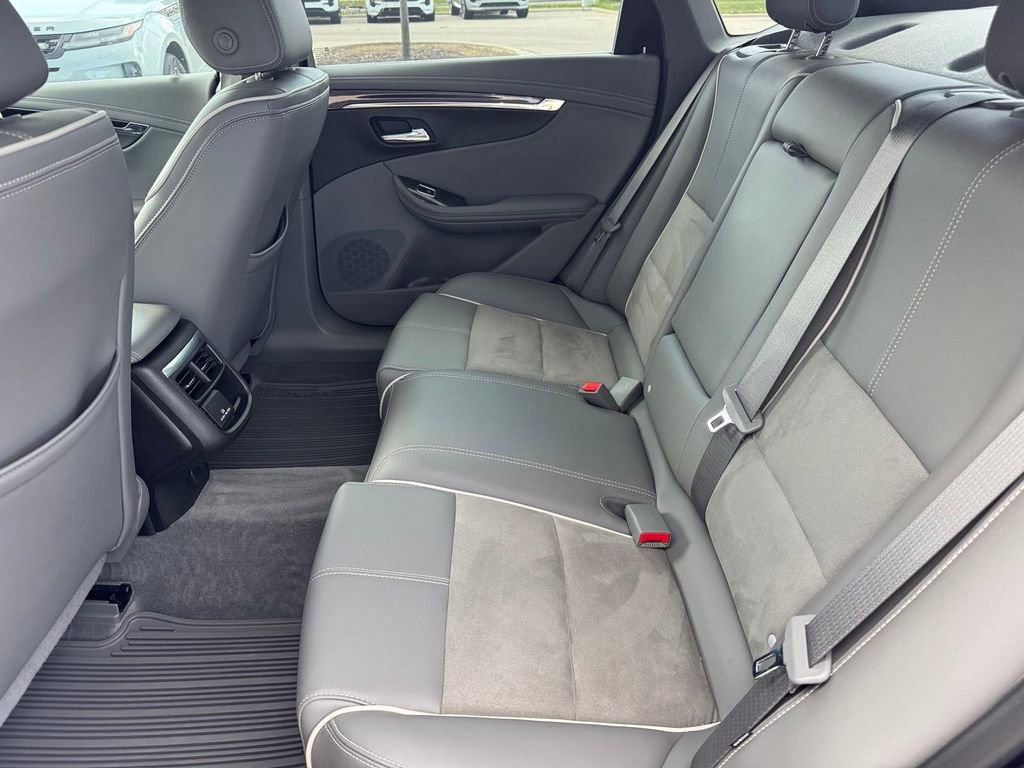 Used 2015 Chevrolet Impala LT FWD image 8