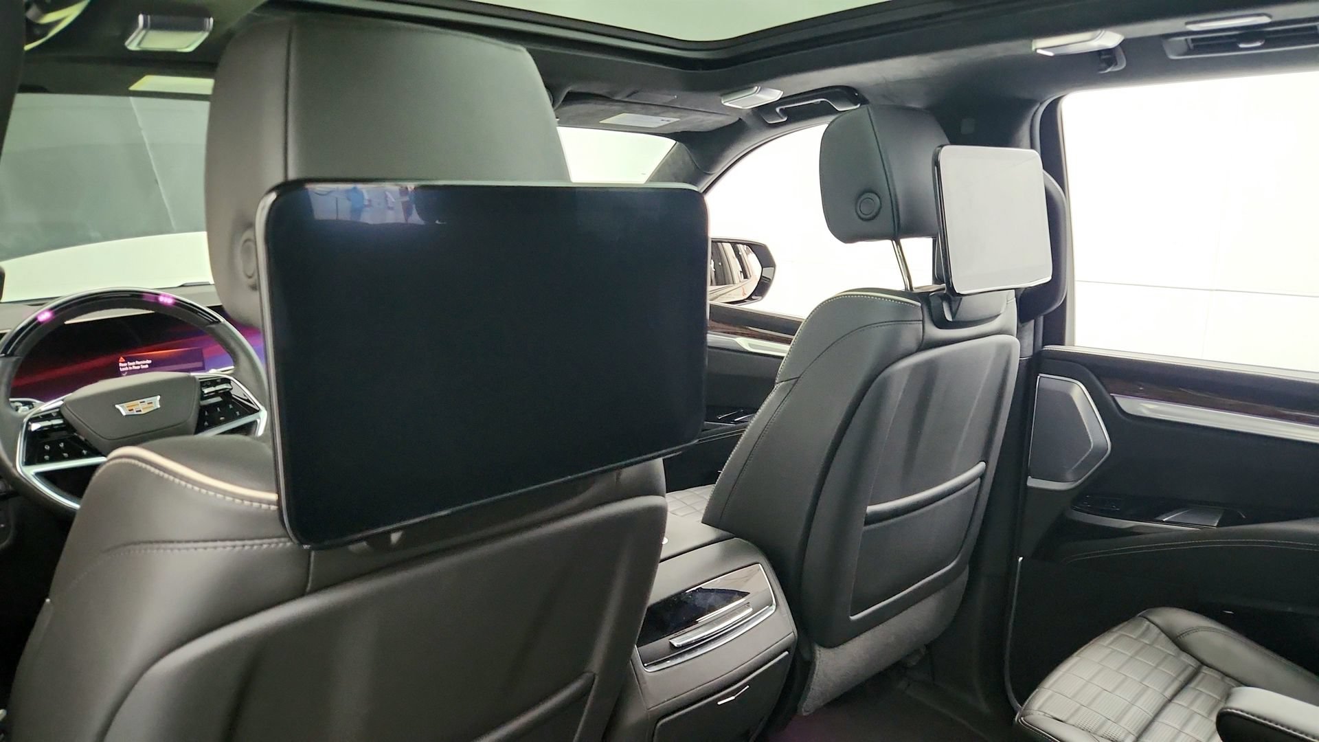 Certified 2025 Cadillac Escalade Sport Platinum w/ LPO, Floor Liner Package AWD/4WD image 25
