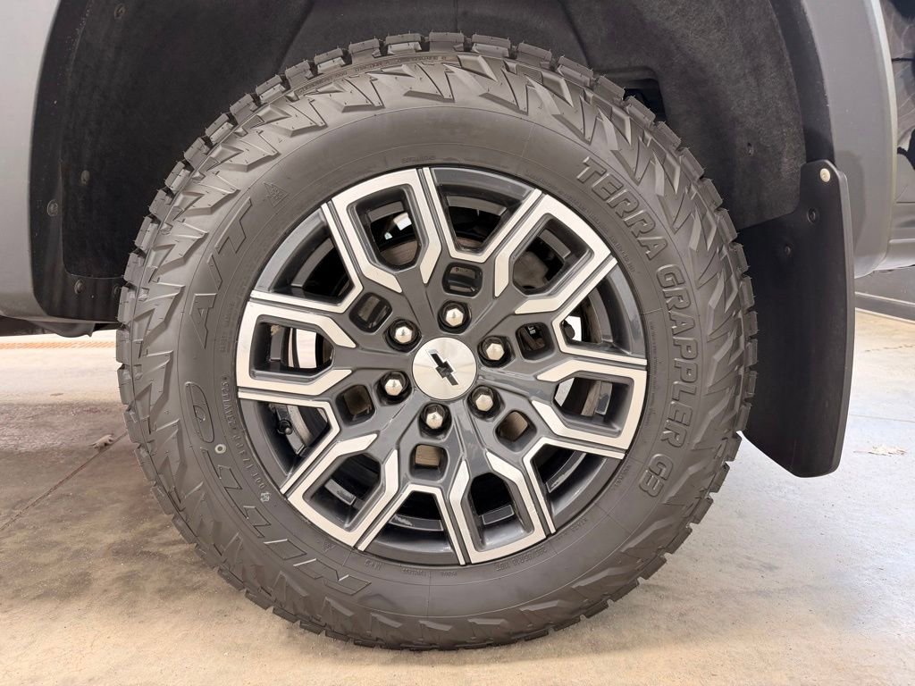 Used 2023 Chevrolet Colorado Z71 w/ Z71 Convenience Package 2 AWD/4WD image 11