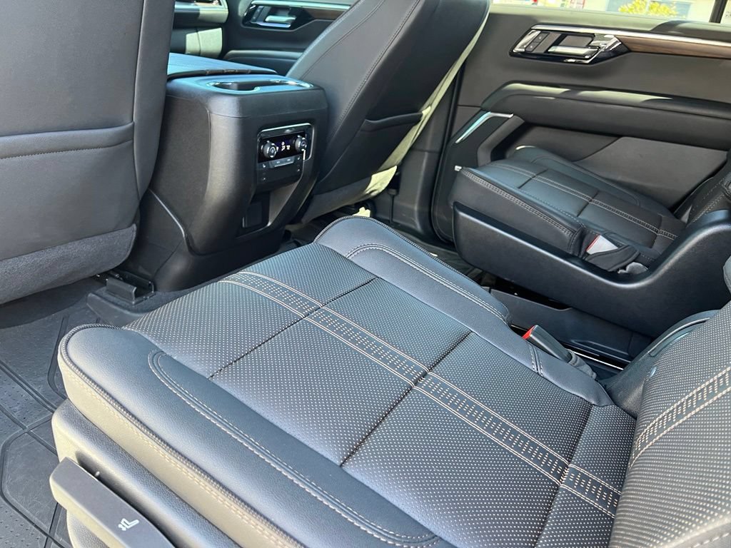 Used 2025 Chevrolet Tahoe High Country AWD/4WD image 17