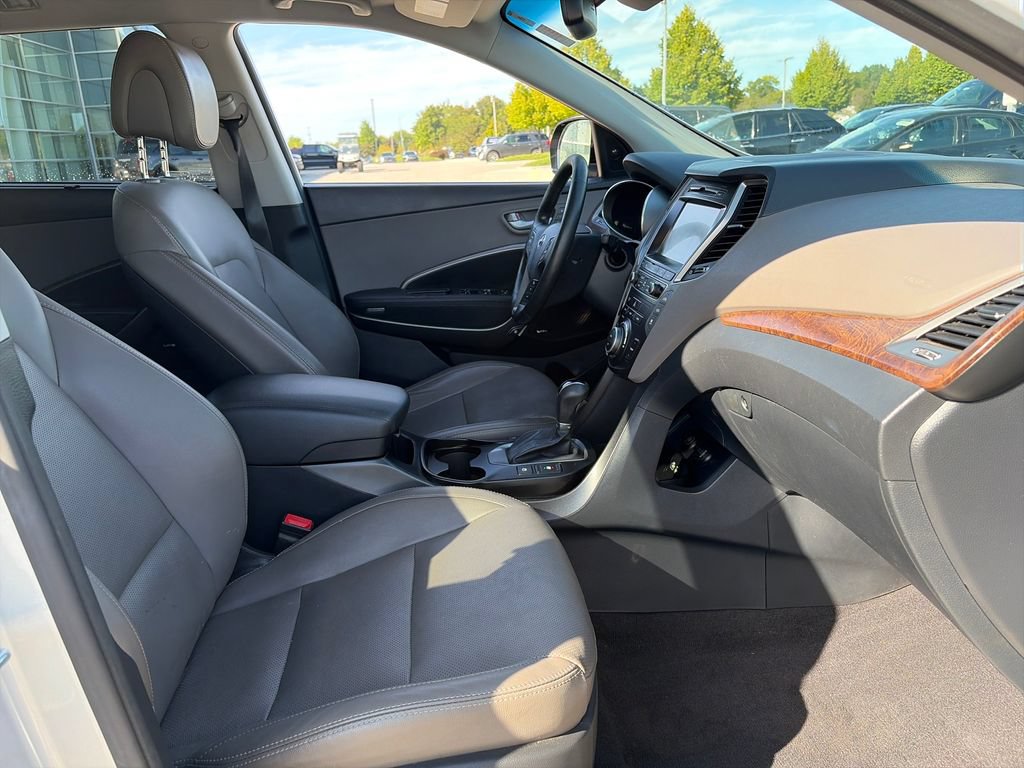 Used 2017 Hyundai Santa Fe AWD image 11