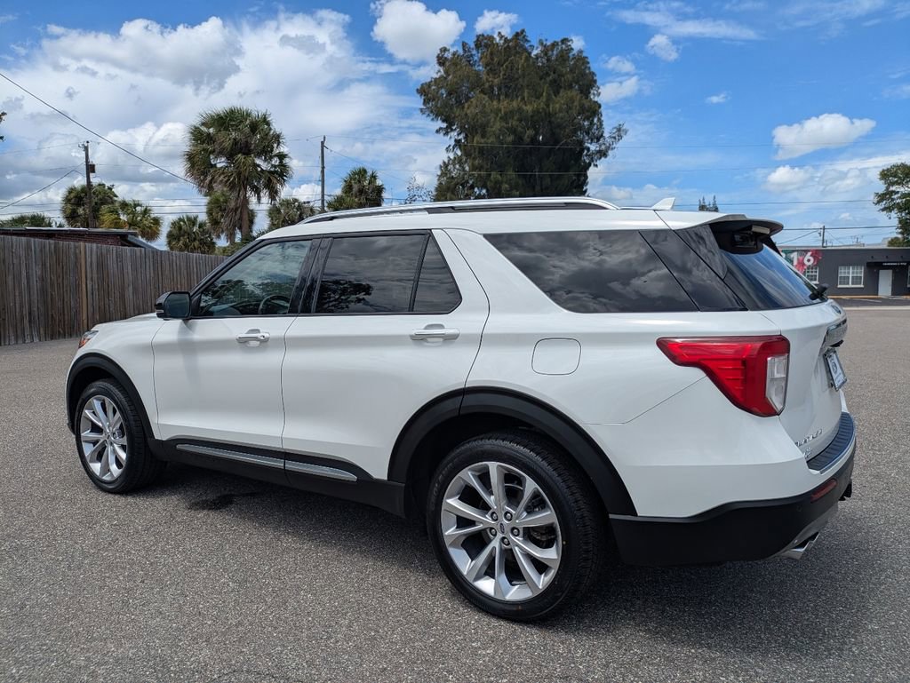 Certified 2022 Ford Explorer Platinum w/ Equipment Group 601A AWD/4WD image 8