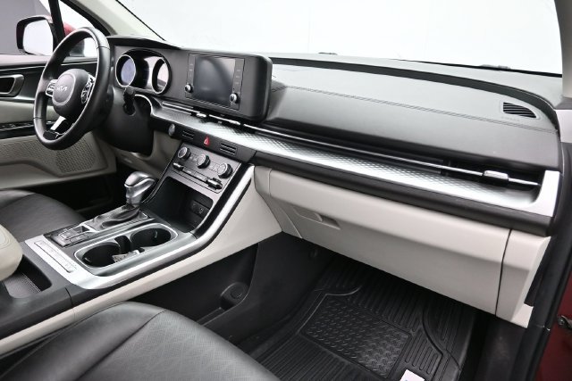 Used 2024 Kia Carnival LX FWD image 27