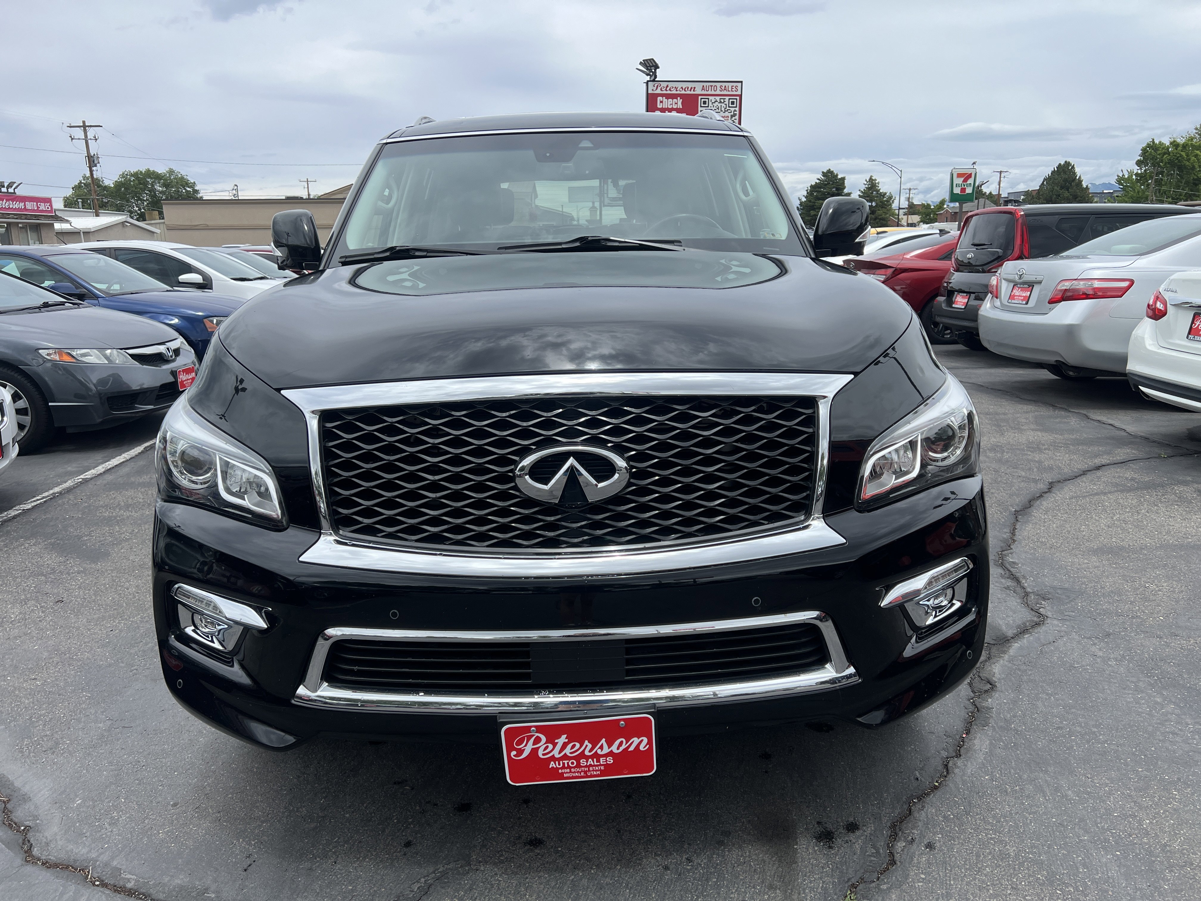 Used 2017 INFINITI QX80 4WD w/ Driver Assistance Package image 2