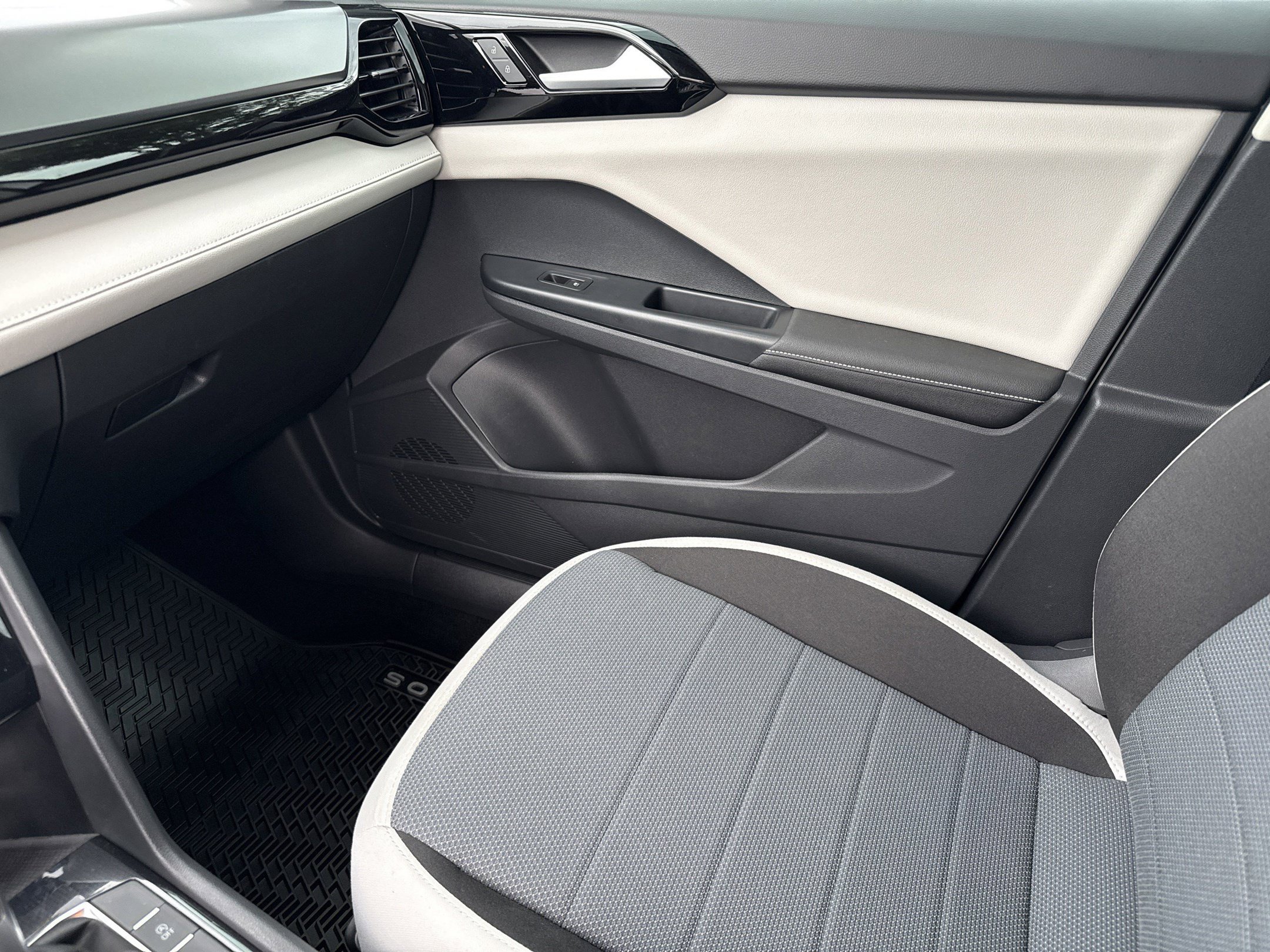 Certified 2026 Volkswagen Taos S FWD image 19
