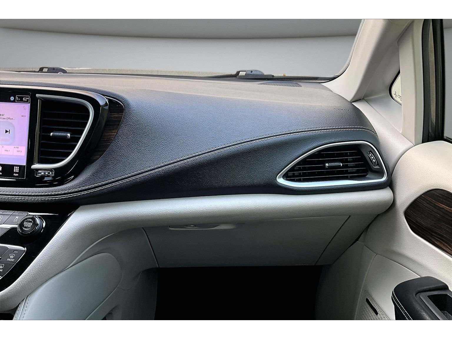 Used 2022 Chrysler Pacifica Limited FWD image 47