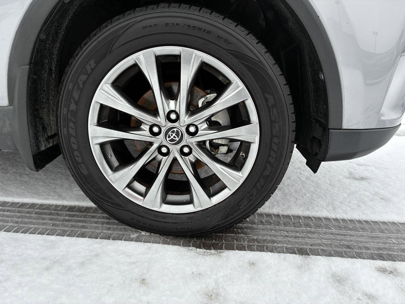 Used 2018 Toyota RAV4 Limited image 13