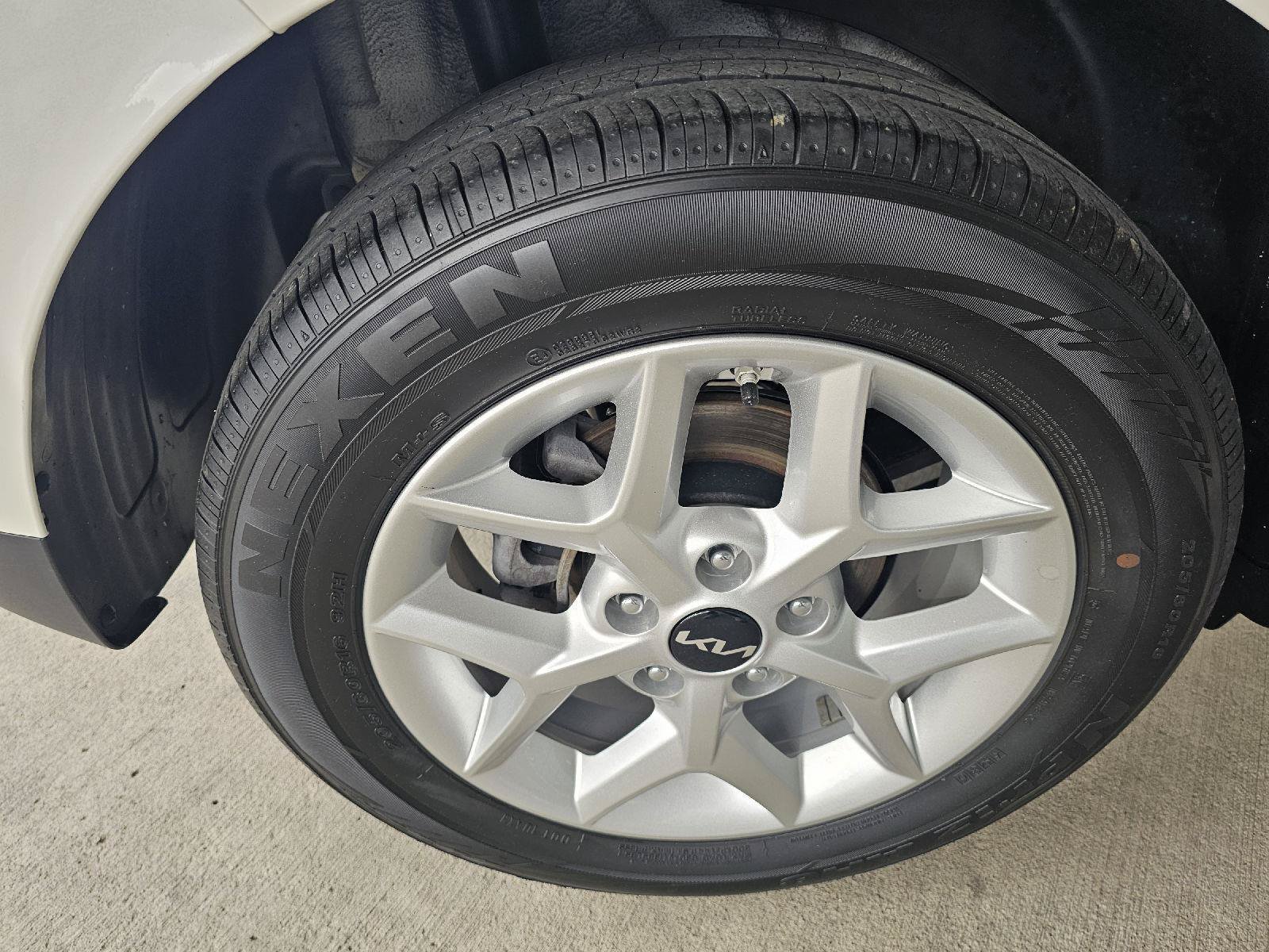 Used 2025 Kia Soul LX w/ LX Technology Package FWD image 10