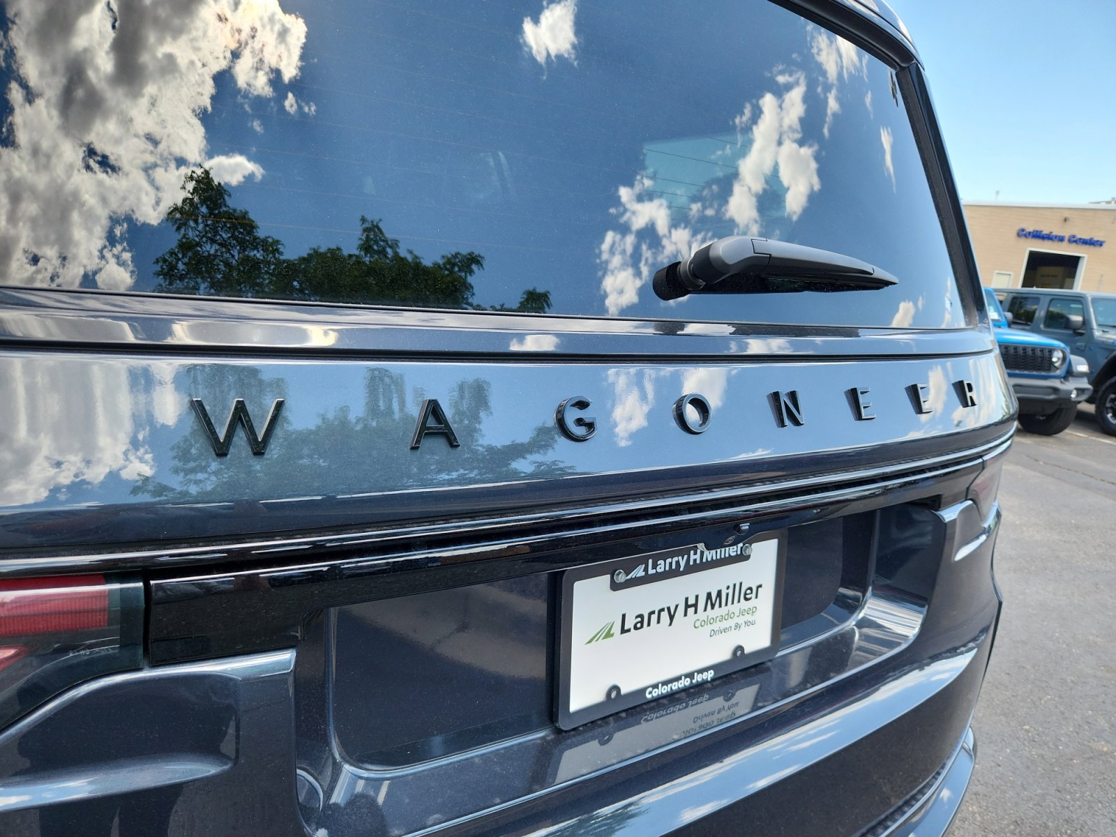 New 2025 Jeep Wagoneer Series II w/ HD Trailer Tow Package image 23