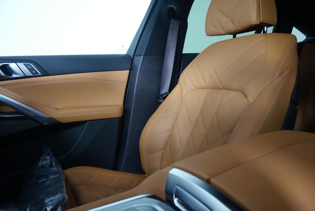 New 2026 BMW X6 xDrive40i w/ Climate Comfort Package image 24