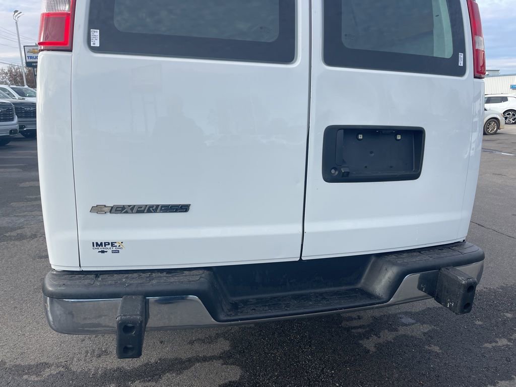 Used 2024 Chevrolet Express 2500 Work Van w/ Driver Convenience Package image 18