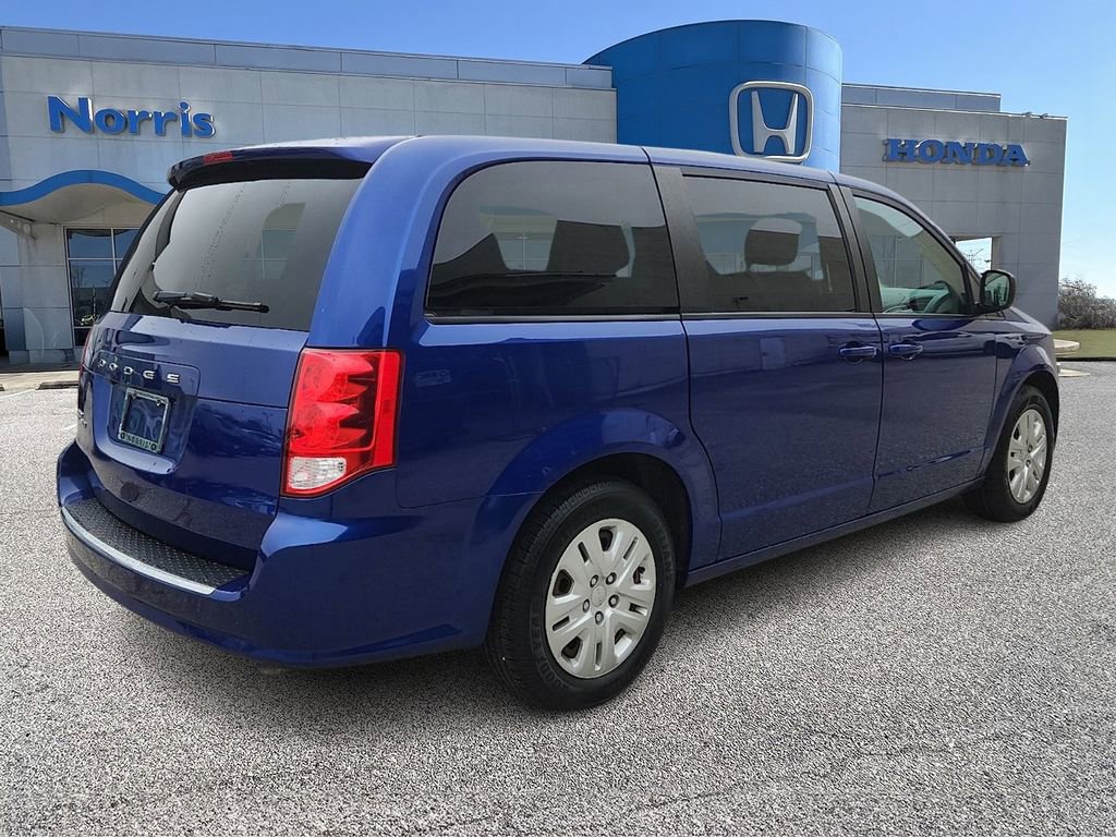 Used 2018 Dodge Grand Caravan SE w/ UConnect Hands-Free Group image 4