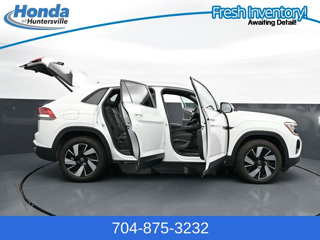 Used 2025 Volkswagen Atlas Cross Sport SE FWD image 48