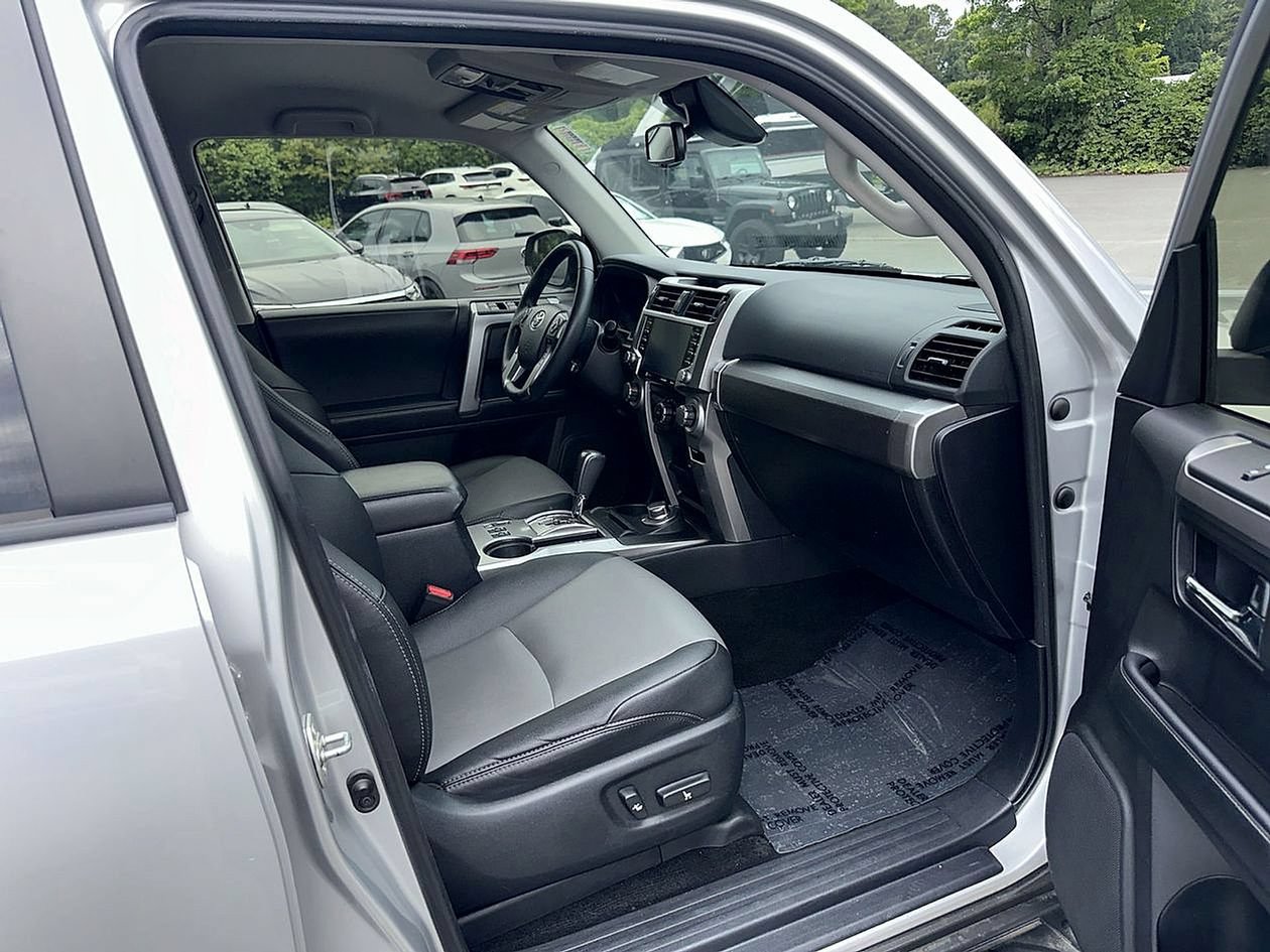 Used 2022 Toyota 4Runner SR5 Premium AWD/4WD image 27