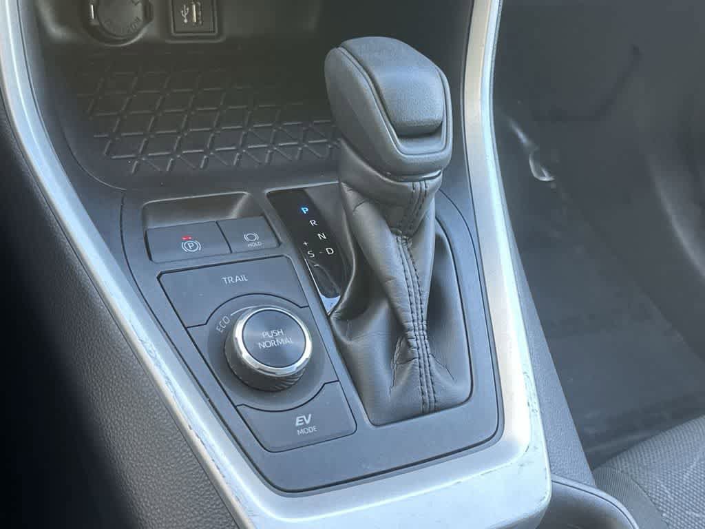 Used 2025 Toyota RAV4 XLE image 20