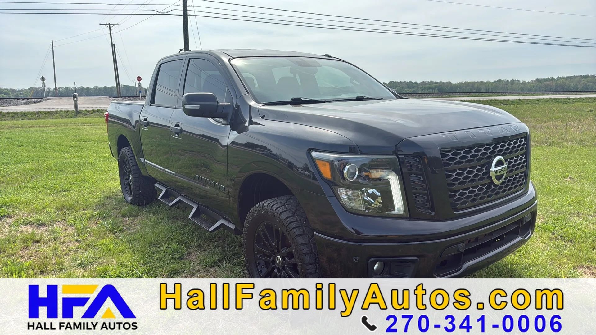 Used 2018 Nissan Titan SV w/ SV Convenience Package RWD image 2