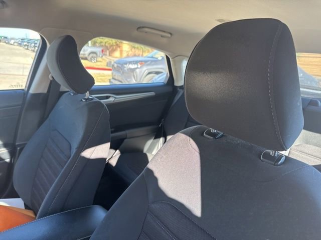 Used 2017 Ford Fusion SE image 9