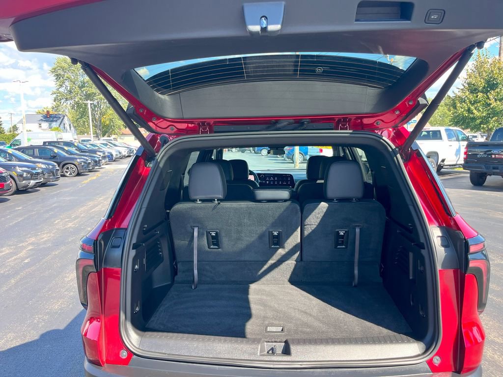 Certified 2025 Chevrolet Traverse LT image 11