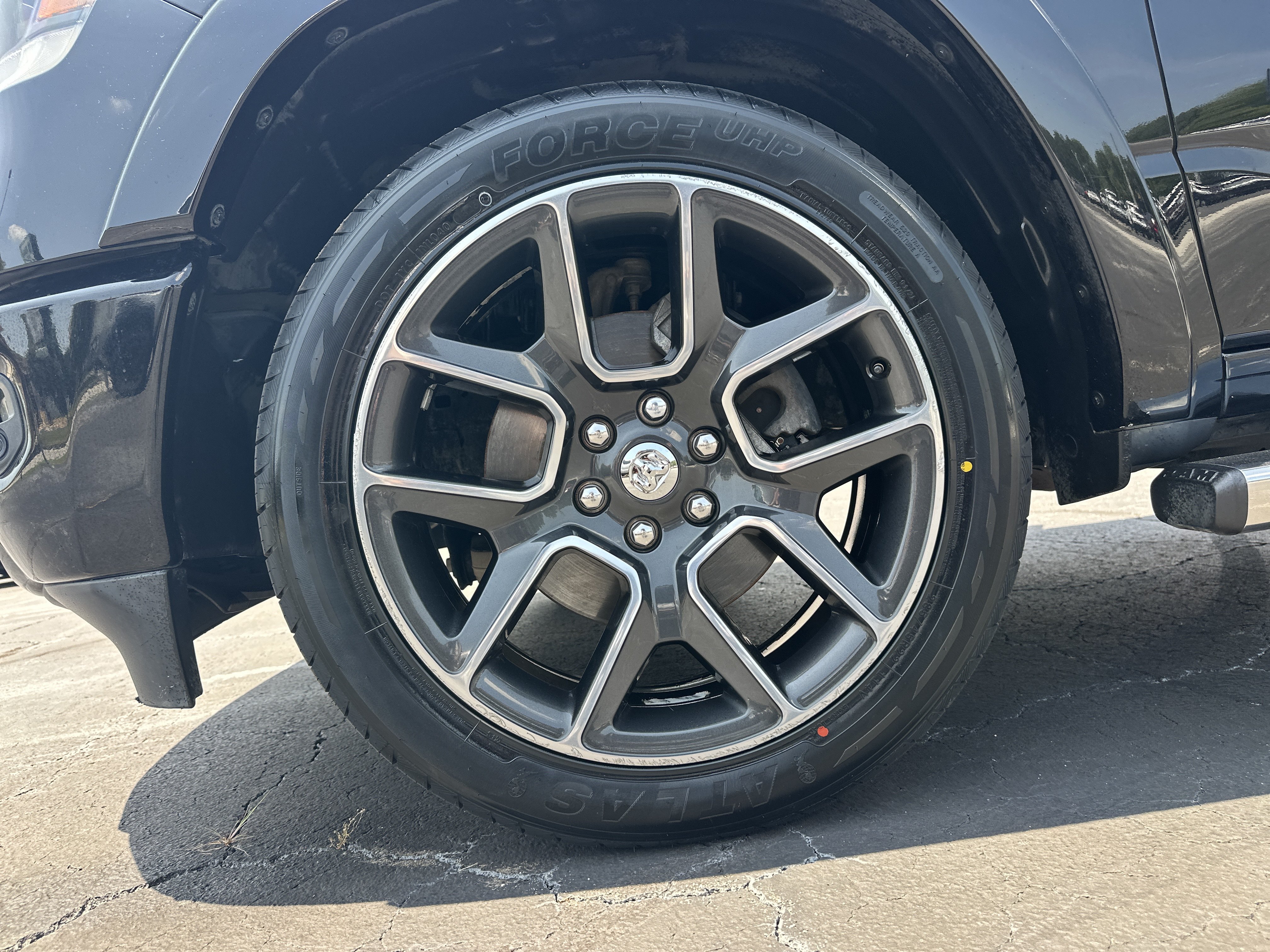 Used 2019 RAM 1500 Laramie RWD image 12
