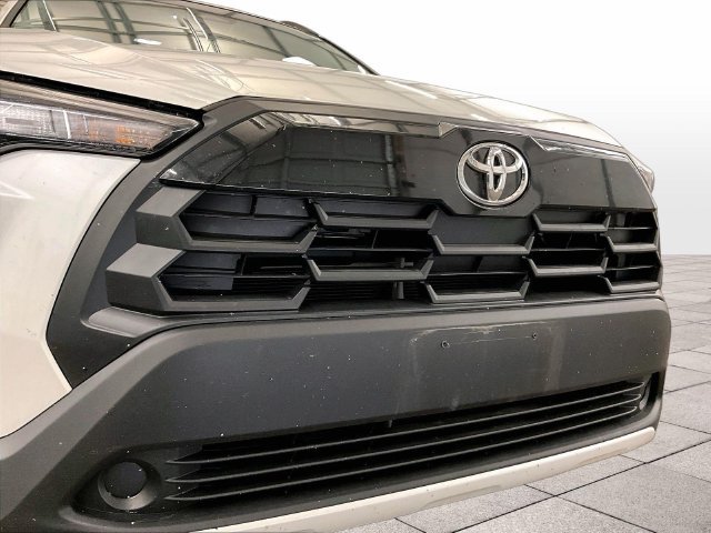 Used 2026 Toyota Corolla Cross LE AWD/4WD image 29