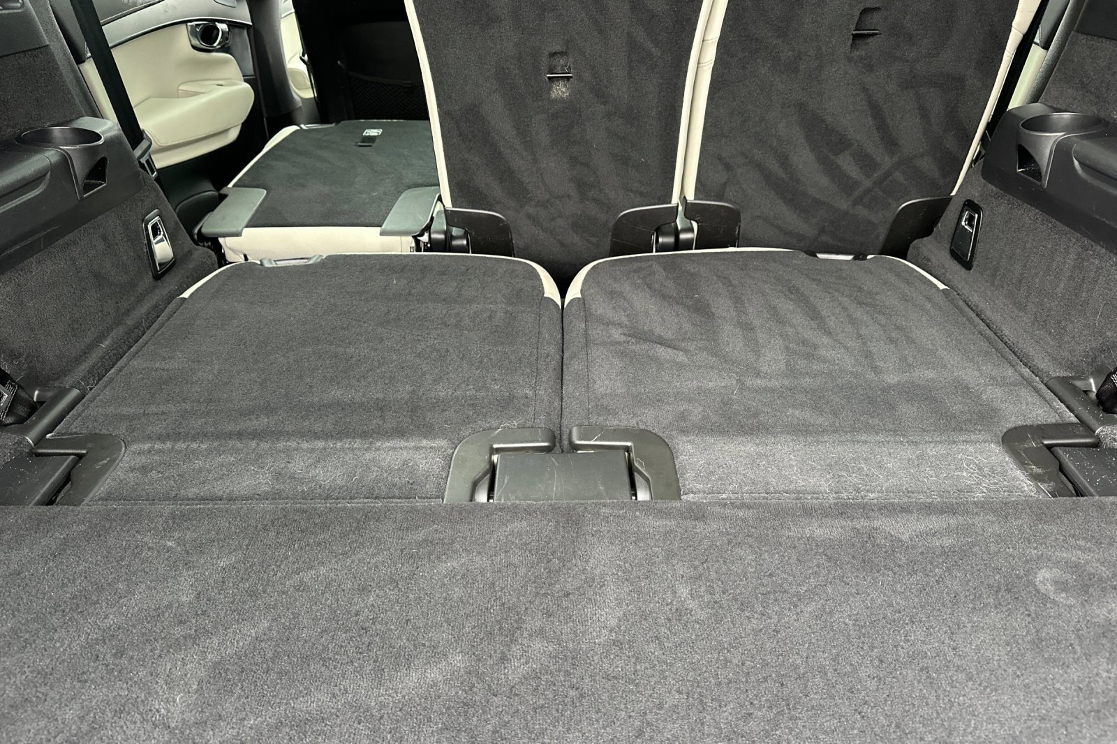 Certified 2022 Volvo XC90 T8 R-Design w/ Advanced Package image 19