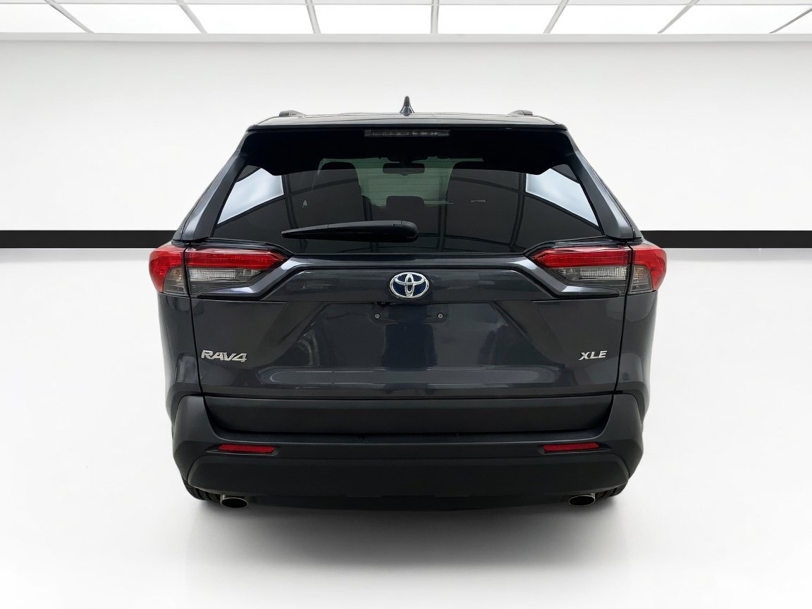 Used 2021 Toyota RAV4 XLE w/ Carpet Mat Package (TMS) FWD image 5