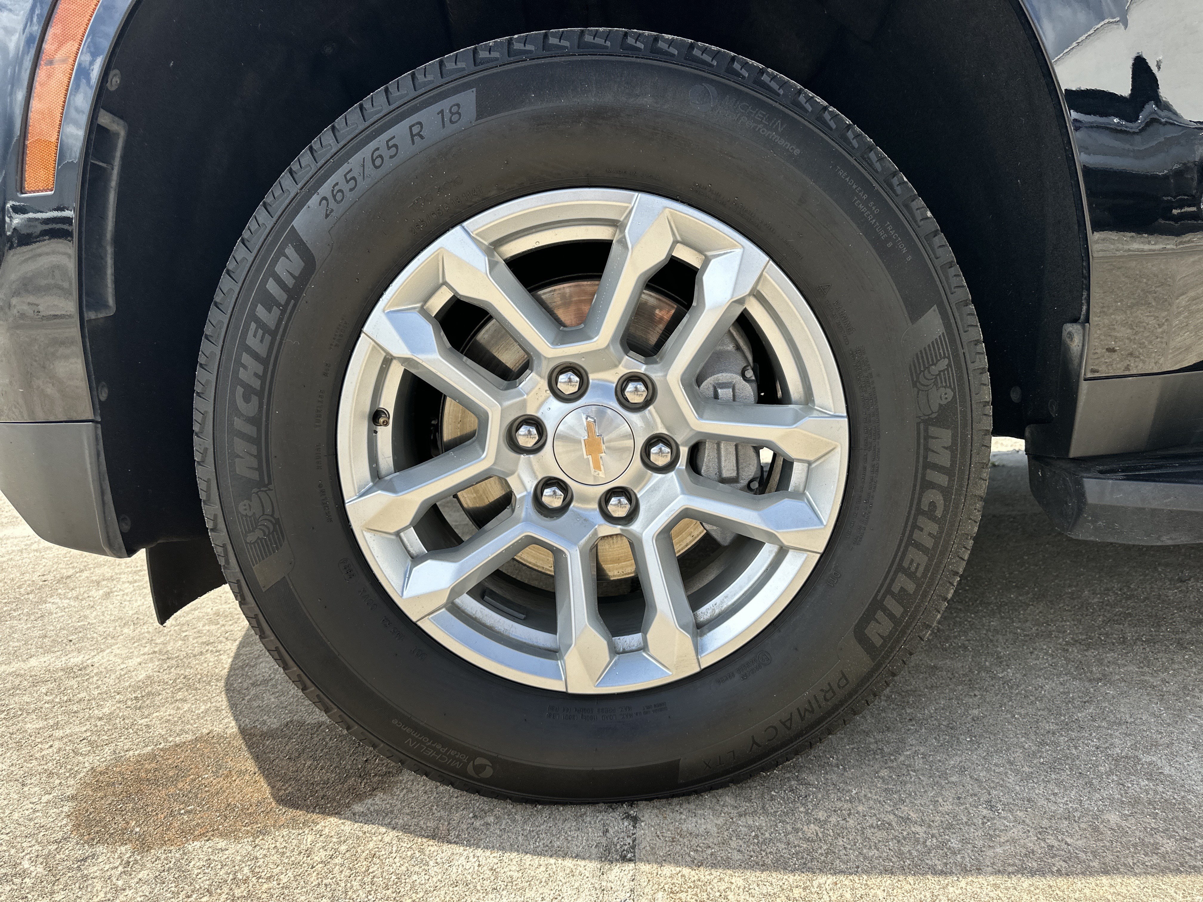 Certified 2025 Chevrolet Suburban LT RWD image 12