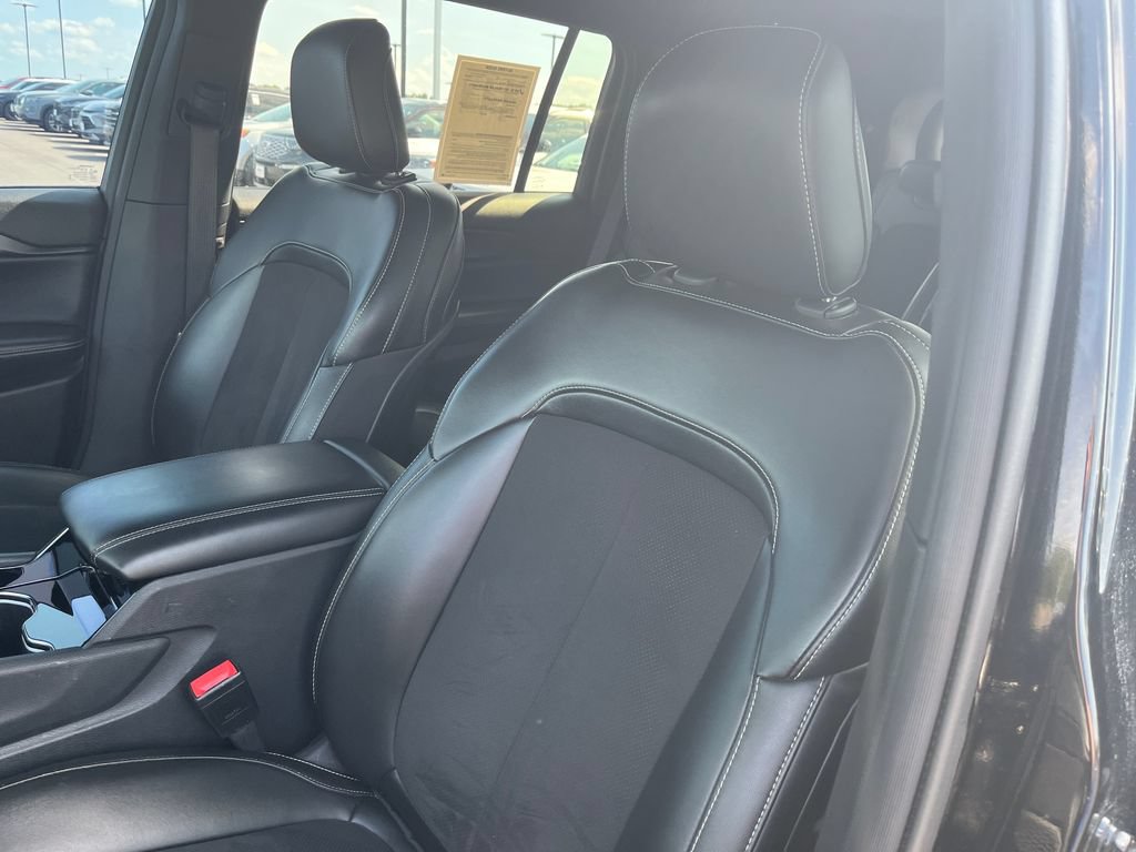 Used 2023 Jeep Grand Cherokee L Laredo AWD/4WD image 12