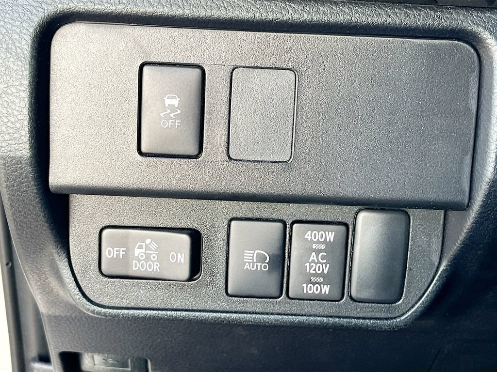 Used 2023 Toyota Tacoma TRD Off-Road w/ Black Out Package (TMS) AWD/4WD image 10
