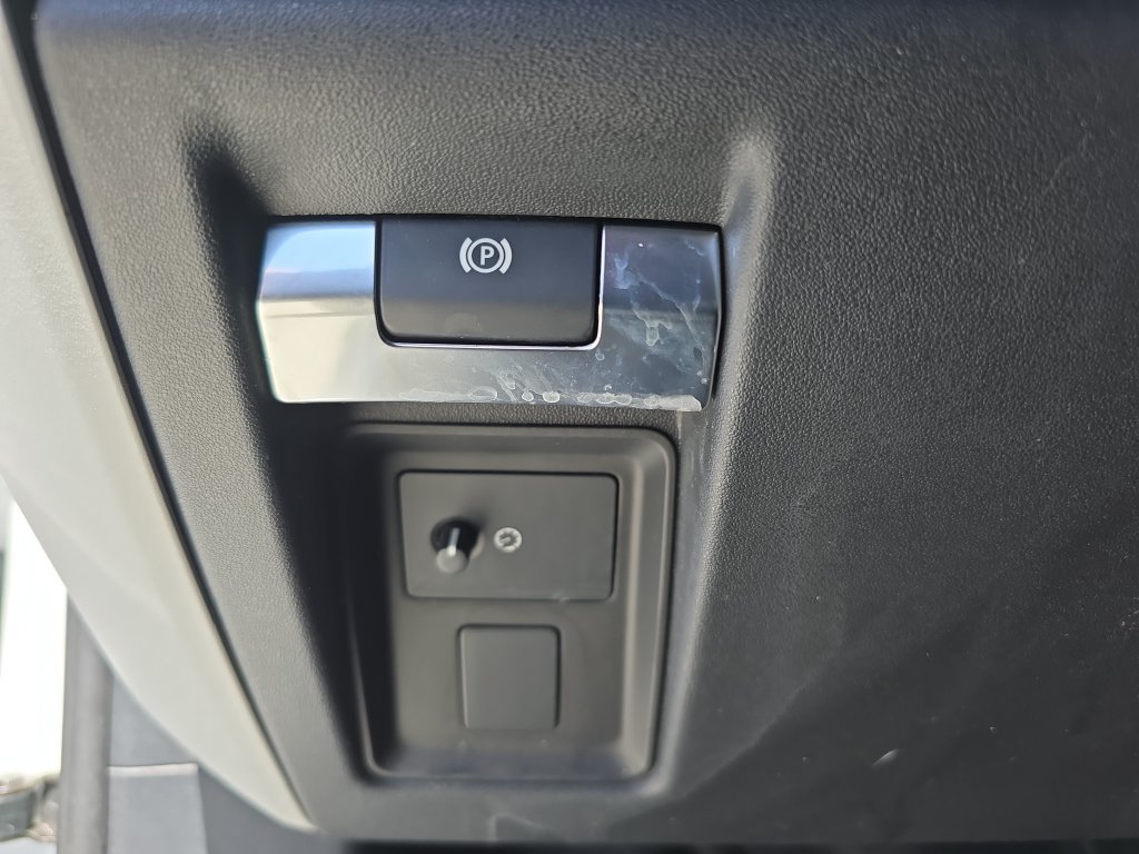 Certified 2025 Land Rover Defender 110 S AWD/4WD image 26