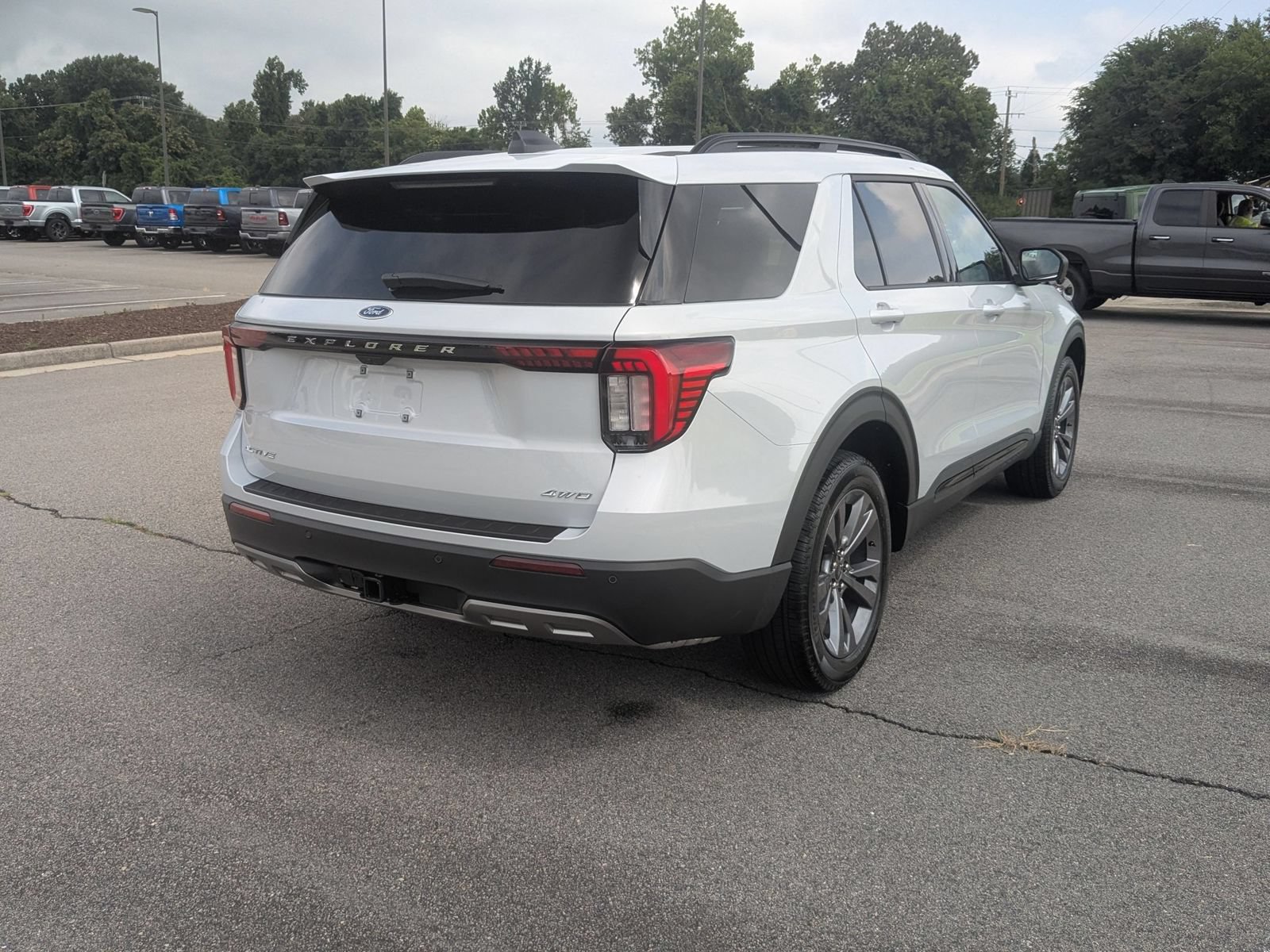 New 2026 Ford Explorer Active w/ Active Comfort Package AWD/4WD image 3