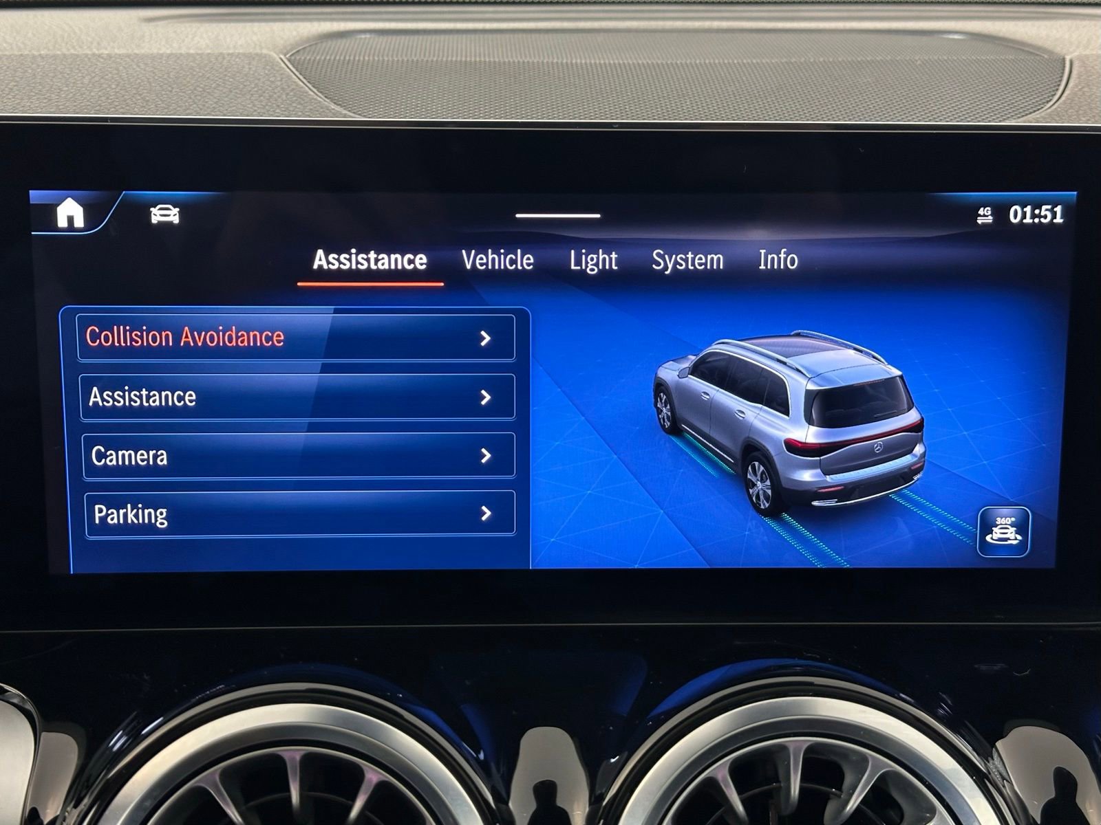 Used 2024 Mercedes-Benz EQB 300 4MATIC image 37