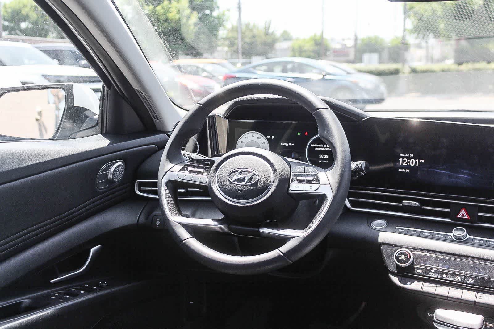 Certified 2023 Hyundai Elantra Limited FWD image 19