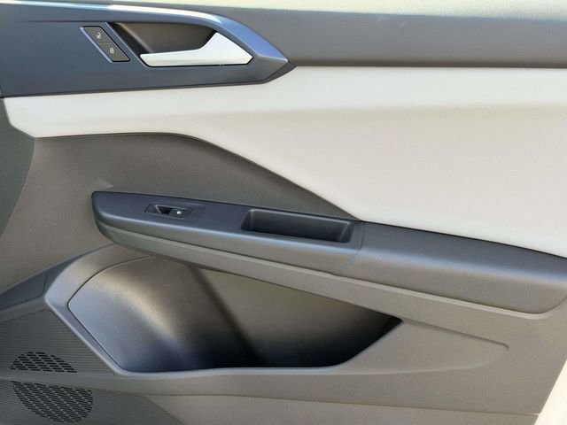 Used 2022 Volkswagen Taos SE w/ IQ.Drive SE Package image 8