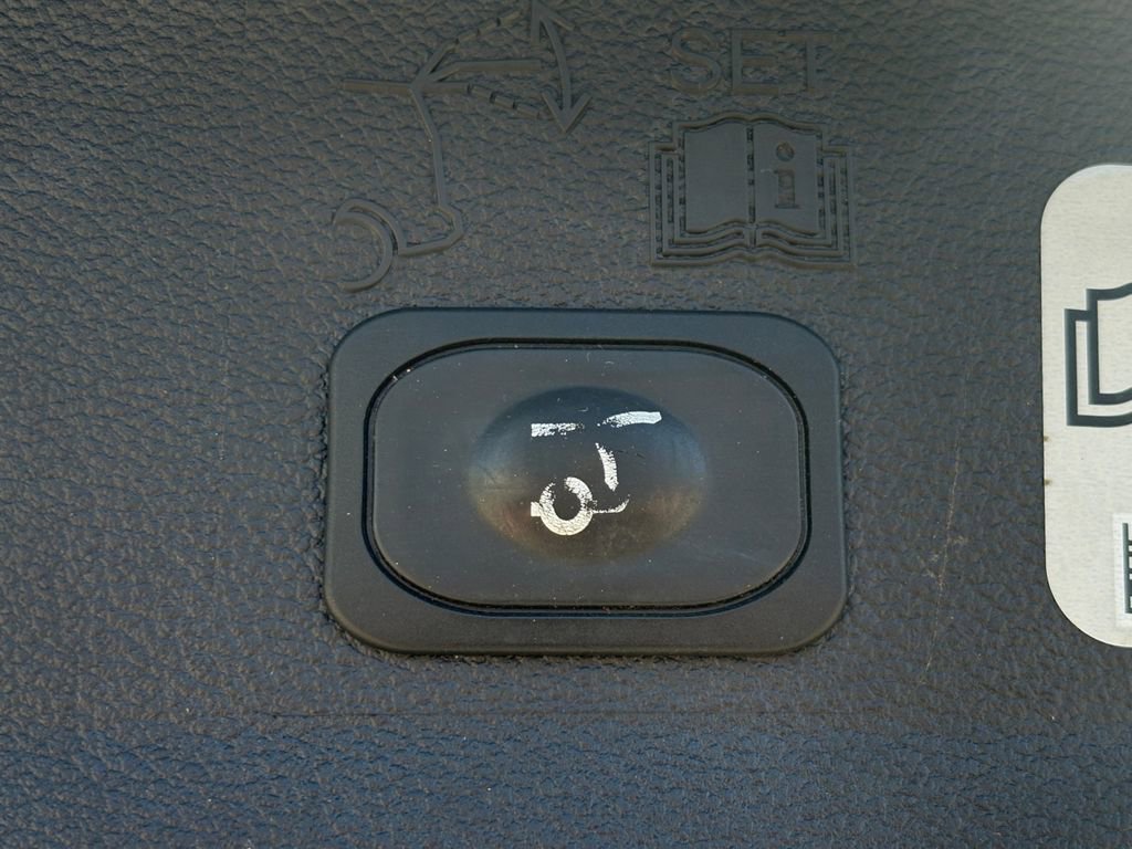 Used 2017 Ford Escape Titanium image 10