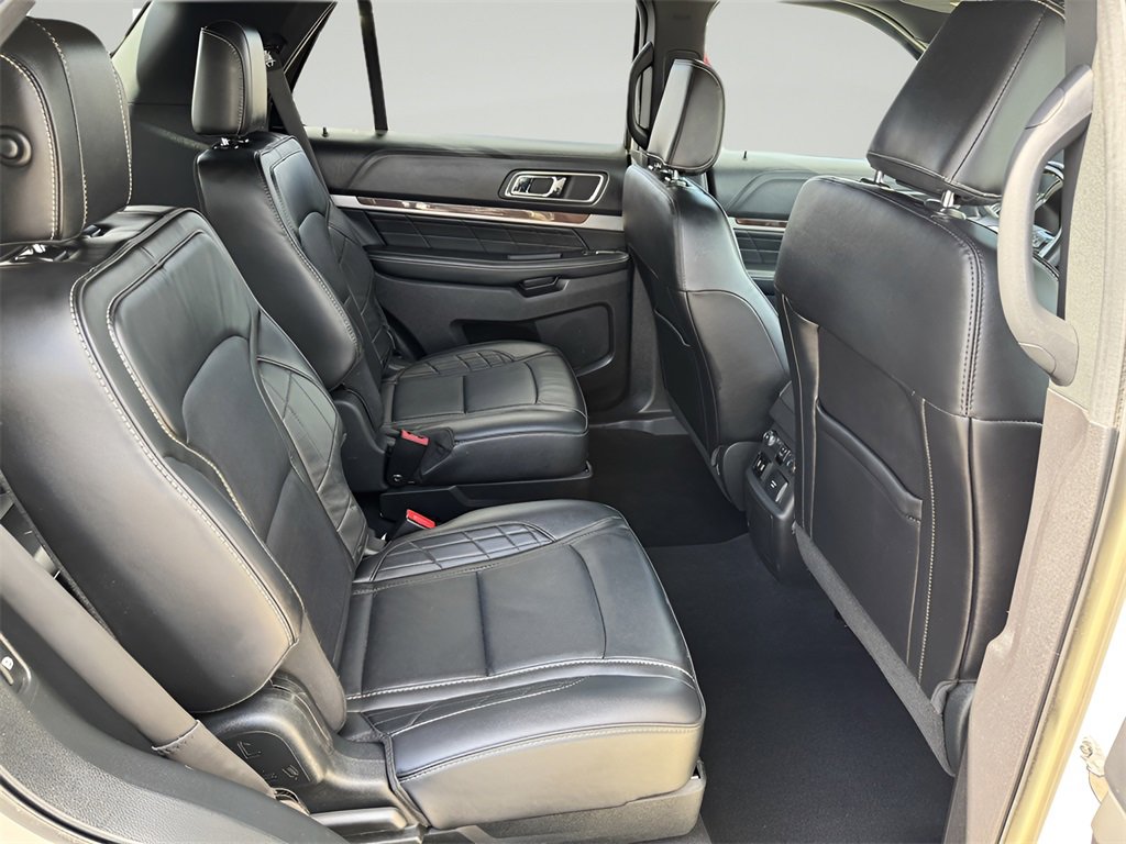 Used 2018 Ford Explorer Platinum image 31