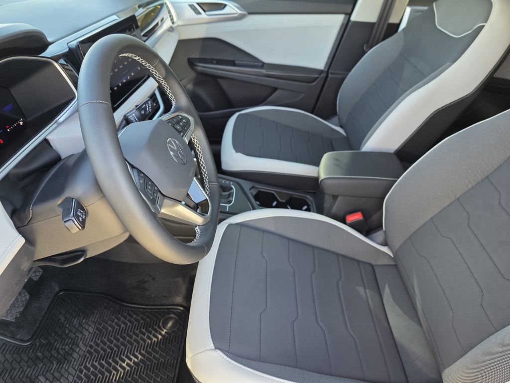 New 2026 Volkswagen Taos SE image 9