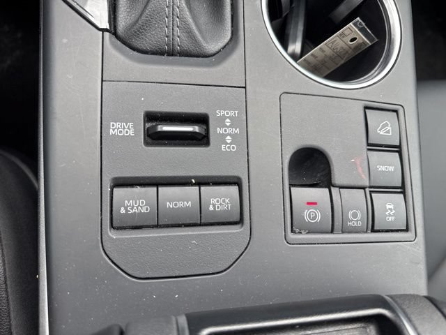 Used 2025 Toyota Highlander XLE AWD/4WD image 21