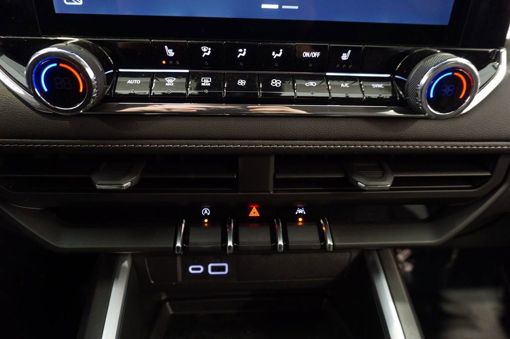 Certified 2025 Chevrolet Colorado LT w/ LT Convenience Package image 14