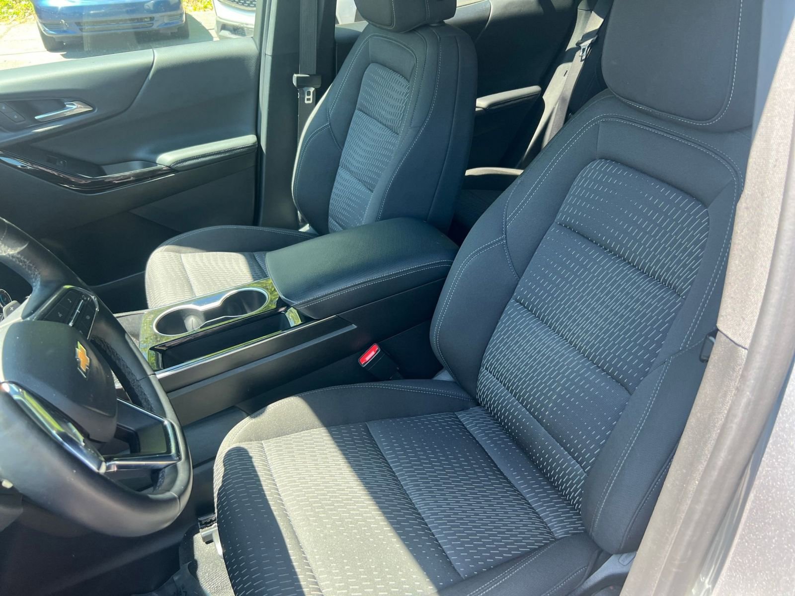 Used 2025 Chevrolet Equinox LT image 32