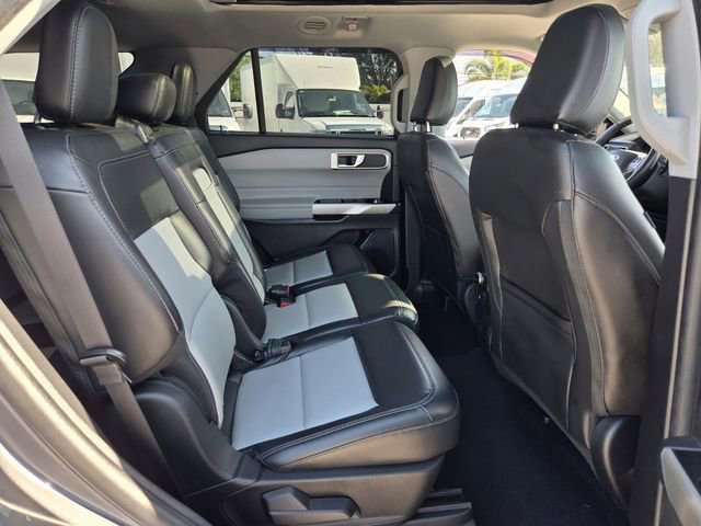 Certified 2022 Ford Explorer XLT w/ Equipment Group 202A image 18